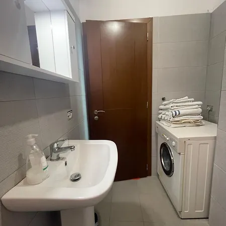 Bajovah & Restaurant Appartamento Tirana