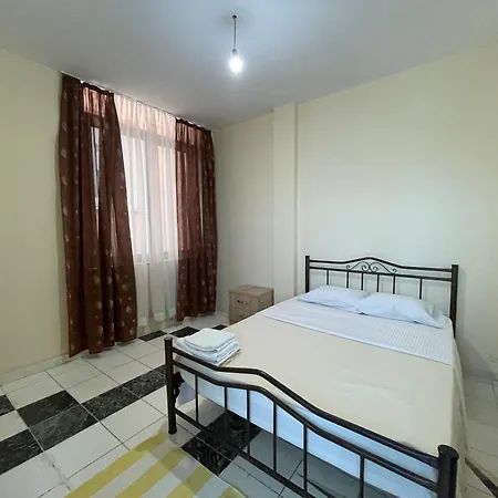 アパート 125 ティラナ