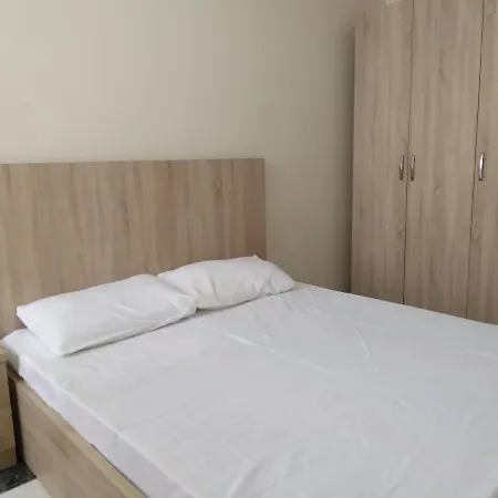 Lägenhet 125 & Restaurant Tirana