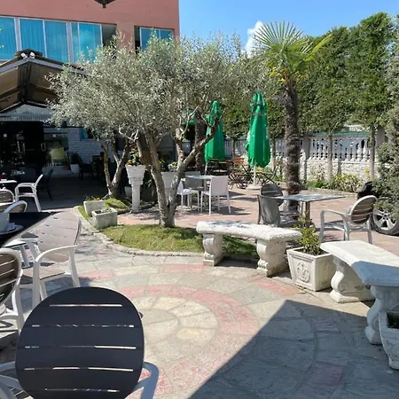 125 & Restaurant Lägenhet Tirana